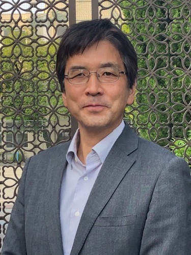 講師